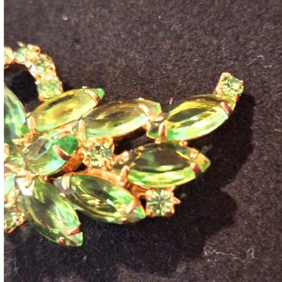 Vintage Green Rhinestone Brooch - Picture 5 of 7